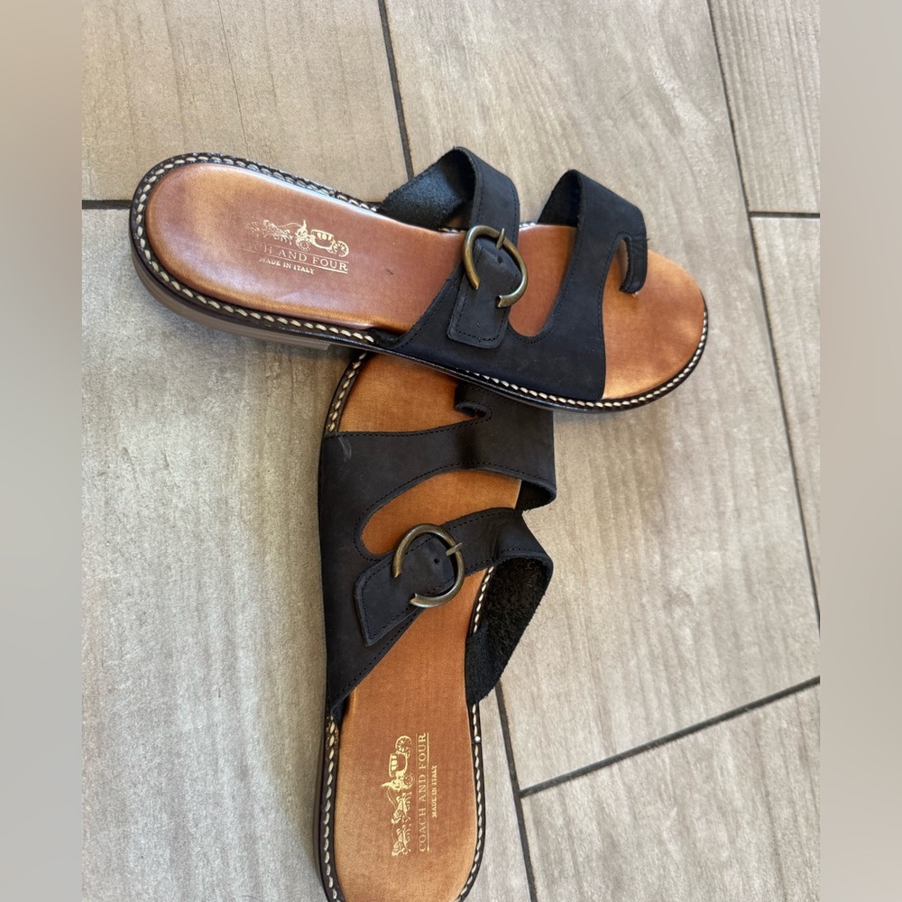 Coach and four Women's Tucano Sandals Flat Sz 9 Black Tan